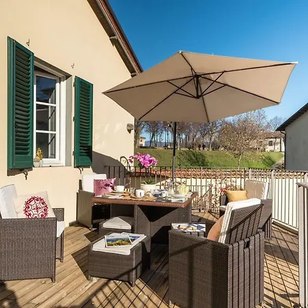 Tornese With Private Parking And Terrace Lucca
